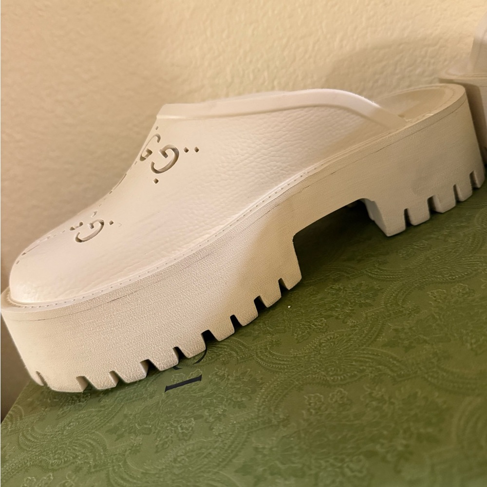 Gucci Tan platforms - Picture 3 of 6